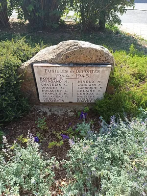 Plaque aux Fusillés et Déportés 1944-1945 à Auvers-sur-Oise