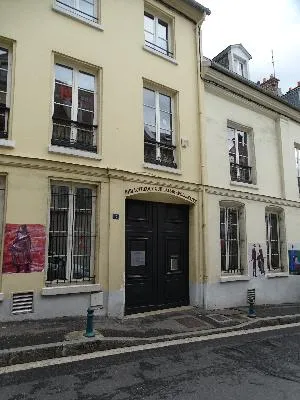 Bibliothèque Guillaume Apollinaire à Pontoise