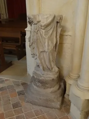 Statue : Vierge à l'Enfant dans l'Église Saint-Christophe de Cergy