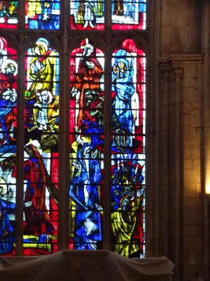 Vitrail Baie B dans l'Église Saint-Christophe de Cergy