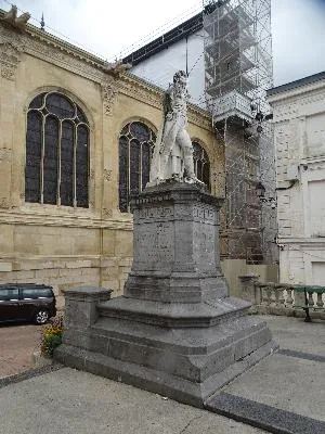 Statue du général Leclerc à Pontoise