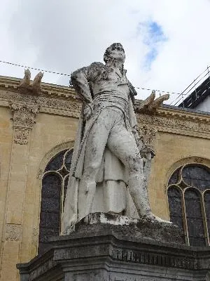 Statue du général Leclerc à Pontoise