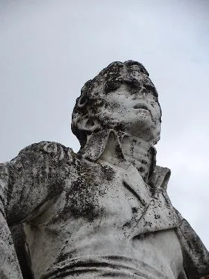 Statue du général Leclerc à Pontoise