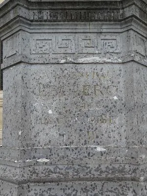 Statue du général Leclerc à Pontoise