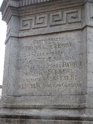 Statue du général Leclerc à Pontoise