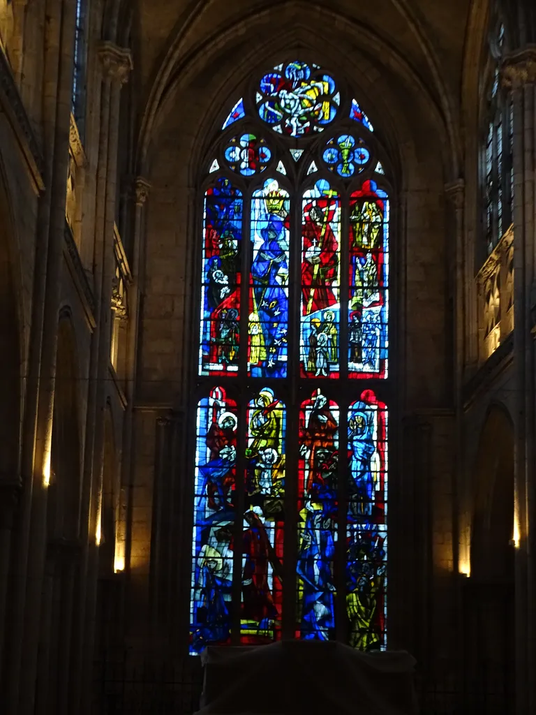 Vitrail Baie B dans l'Église Saint-Christophe de Cergy